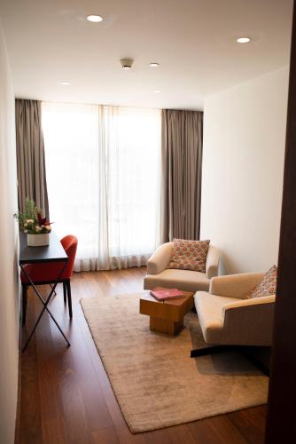 Suite Deluxe con terraza y vistas al río del hotel Carris Ribeira. Foto 13