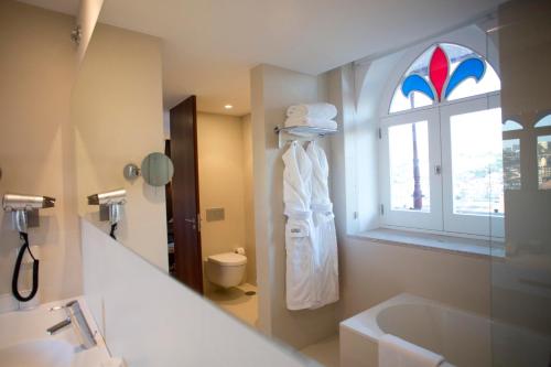 Suite Deluxe con terraza y vistas al río del hotel Carris Ribeira. Foto 15