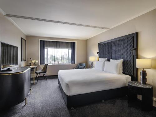 HABITACIÓN DELUXE, Una Cama King del hotel Pullman Auckland Hotel & Apartments. Foto 1