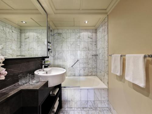 SUITE JUNIOR, Una Cama King del hotel Pullman Auckland Hotel & Apartments. Foto 3
