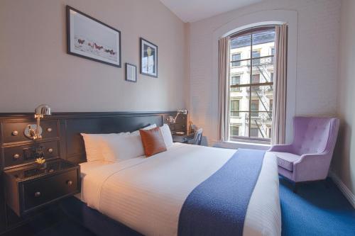 Suite Frederick con 1 cama extragrande y sofá cama del hotel The Frederick. Foto 3