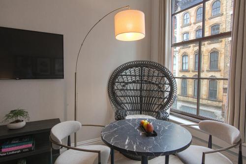 Suite Frederick con 1 cama extragrande y sofá cama del hotel The Frederick. Foto 5