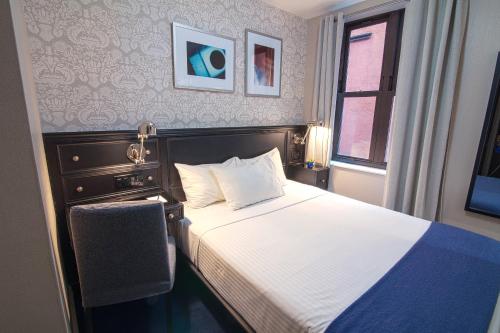 Estudio con 1 cama grande del hotel The Frederick. Foto 1