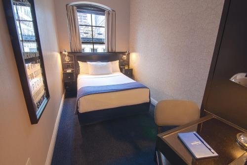 Habitación Estándar - 1 cama doble del hotel The Frederick. Foto 2