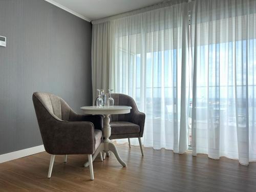 Suite Junior con balcón y vistas al mar del hotel Gaivota Azores. Foto 3