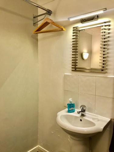 Habitación Doble con baño compartido del hotel Enrico. Foto 1