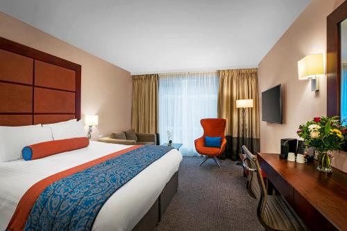 Habitación Superior con cama extragrande del hotel Leonardo Royal London St Paul’s. Foto 2