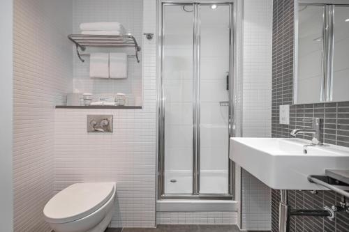 Habitación doble con 2 camas Deluxe - Torre del hotel Doubletree By Hilton London -tower Of London. Foto 2