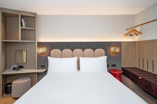 Two Connecting Tower Deluxe Rooms with One King Bed Each del hotel Doubletree By Hilton London -tower Of London