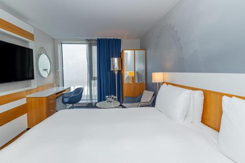 Suite Atrio con cama extragrande del hotel Doubletree By Hilton London -tower Of London. Foto 5
