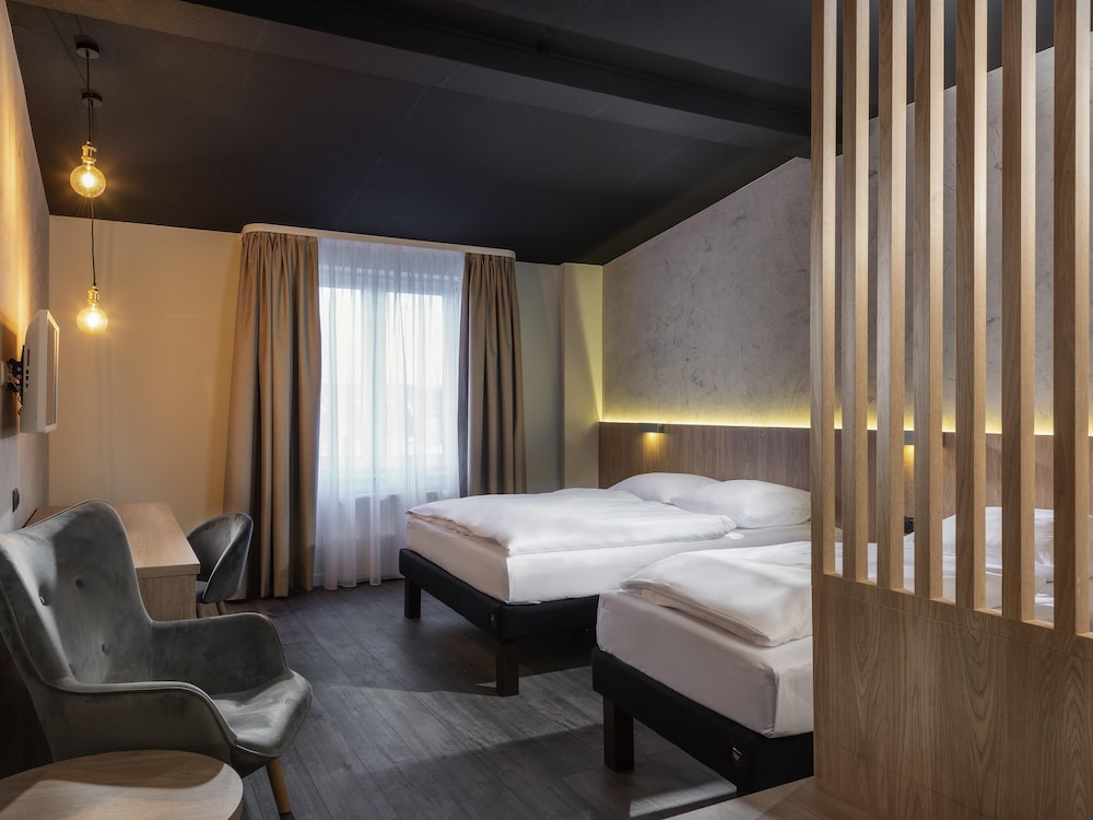 Habitación doble con dos camas separadas del hotel ibis Styles Dresden Neustadt