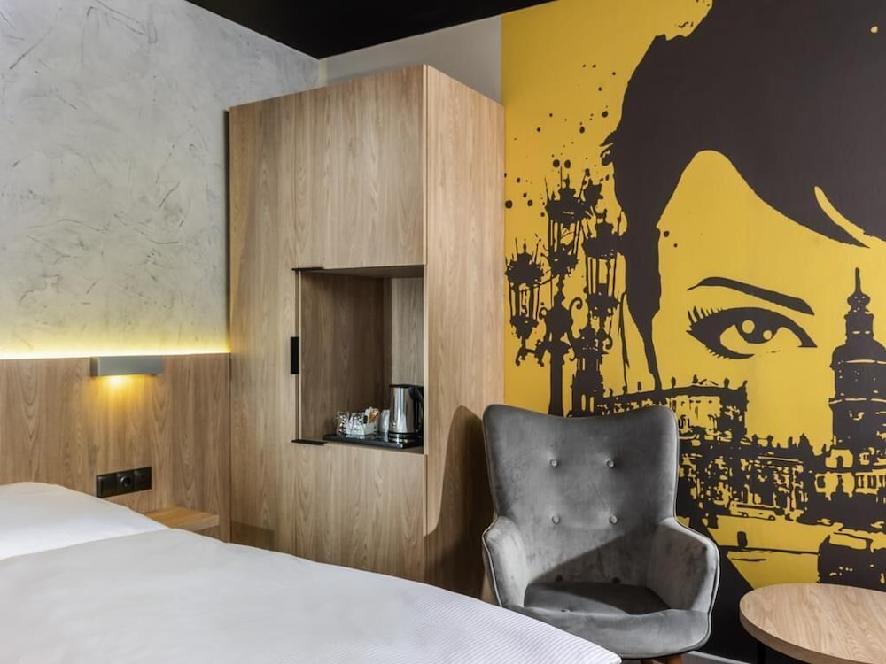 Habitación Doble Estándar del hotel ibis Styles Dresden Neustadt. Foto 3