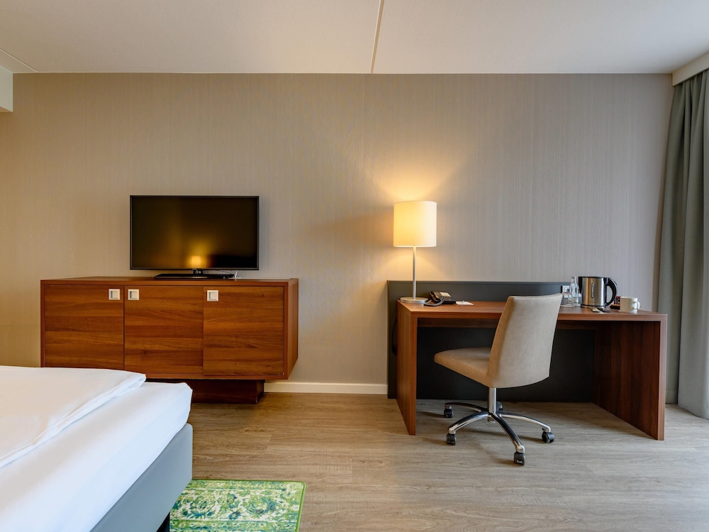 Habitación Superior con Cama Queen y Sofá del hotel Mercure Stuttgart Sindelfingen An Der Messe. Foto 1