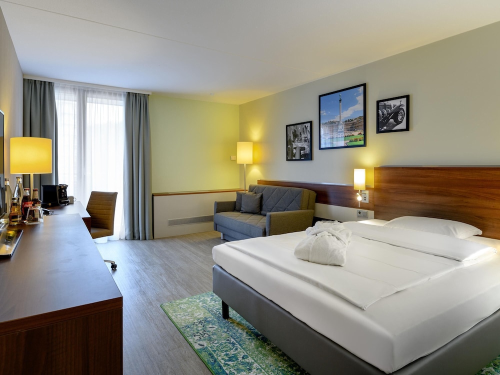 Habitación Superior con Cama Queen y Sofá del hotel Mercure Stuttgart Sindelfingen An Der Messe. Foto 2