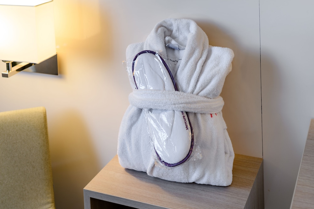 Habitación Privilege con cama Queen y sofá del hotel Mercure Stuttgart Sindelfingen An Der Messe. Foto 6