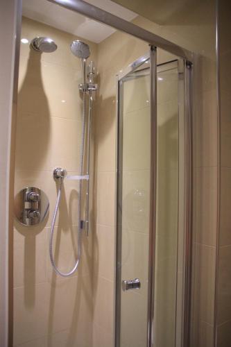 Habitación Individual City con baño del hotel Sheriff. Foto 2