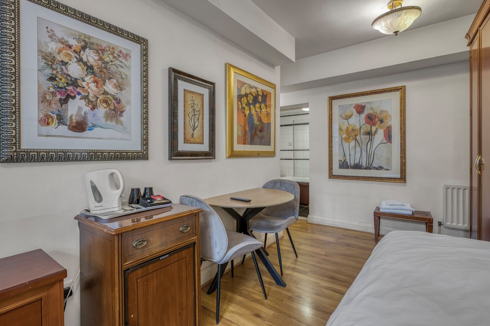 Habitación con 2 camas individuales del hotel Opulence Boutique