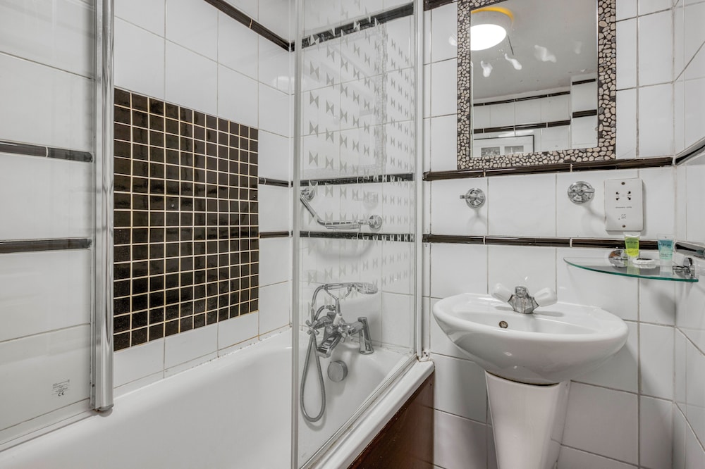 Habitación con 2 camas individuales del hotel Opulence Boutique. Foto 1