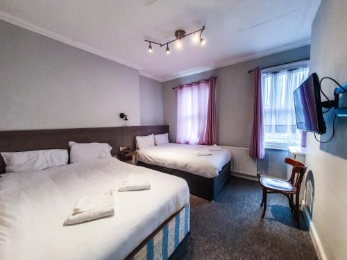 Habitación cuádruple del hotel Plaza hotel. Foto 4