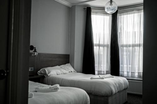 Habitación cuádruple del hotel Plaza hotel. Foto 8