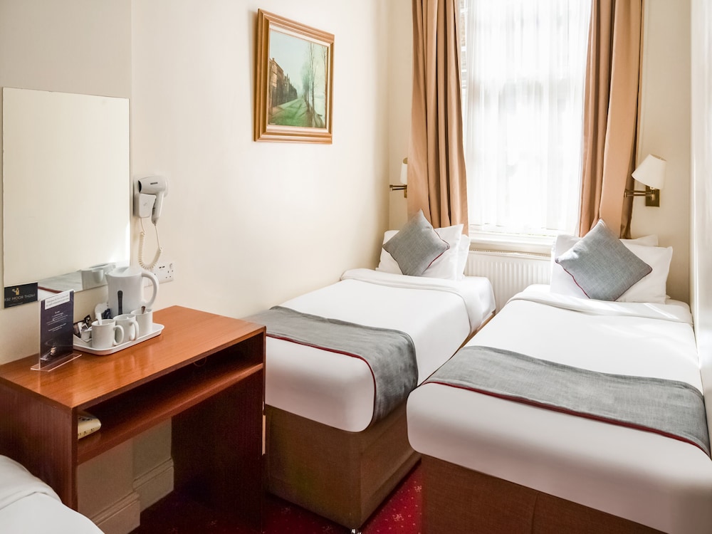 Habitación estándar con 2 camas individuales del hotel St George. Foto 1
