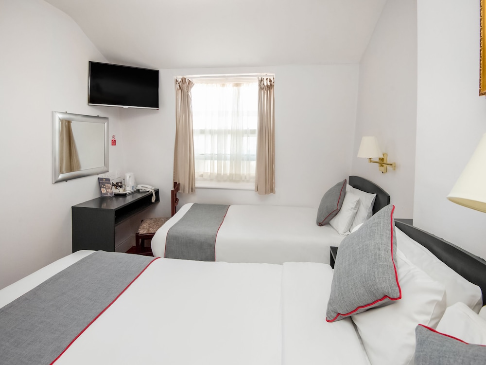 Habitación triple estándar del hotel St George. Foto 1