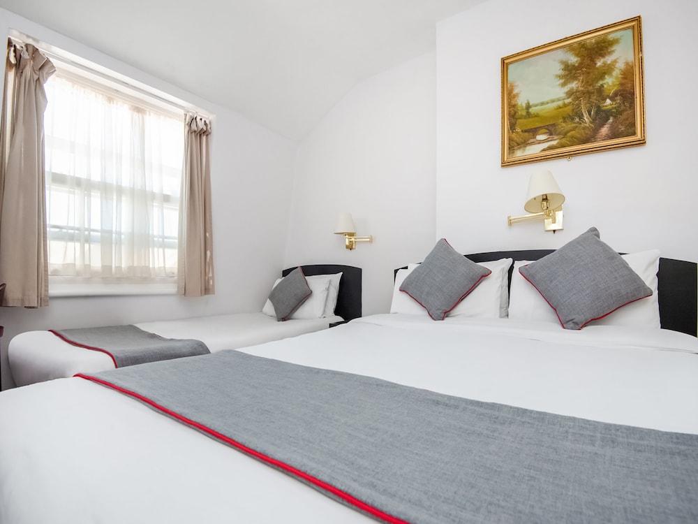 Habitación triple estándar del hotel St George. Foto 4