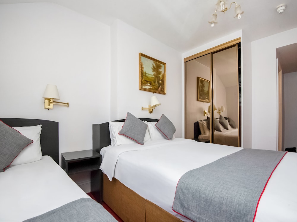 Habitación triple estándar del hotel St George. Foto 6