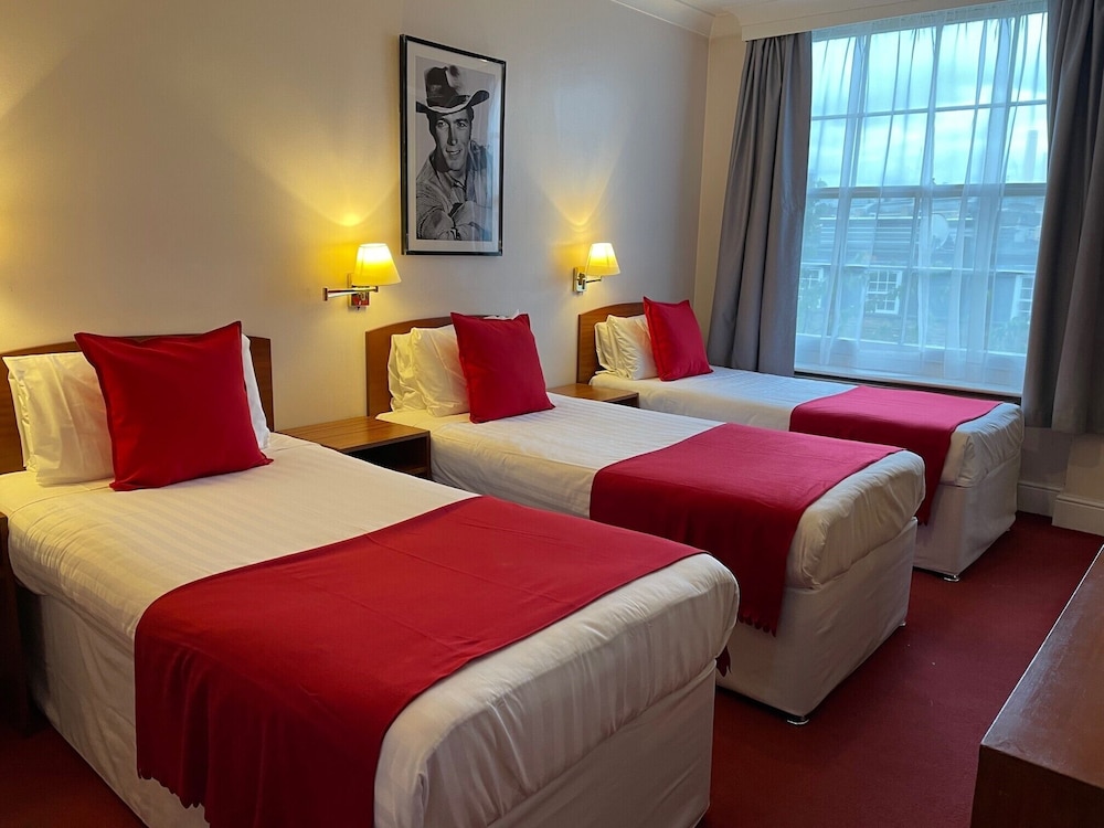 Habitación triple estándar del hotel St George. Foto 8