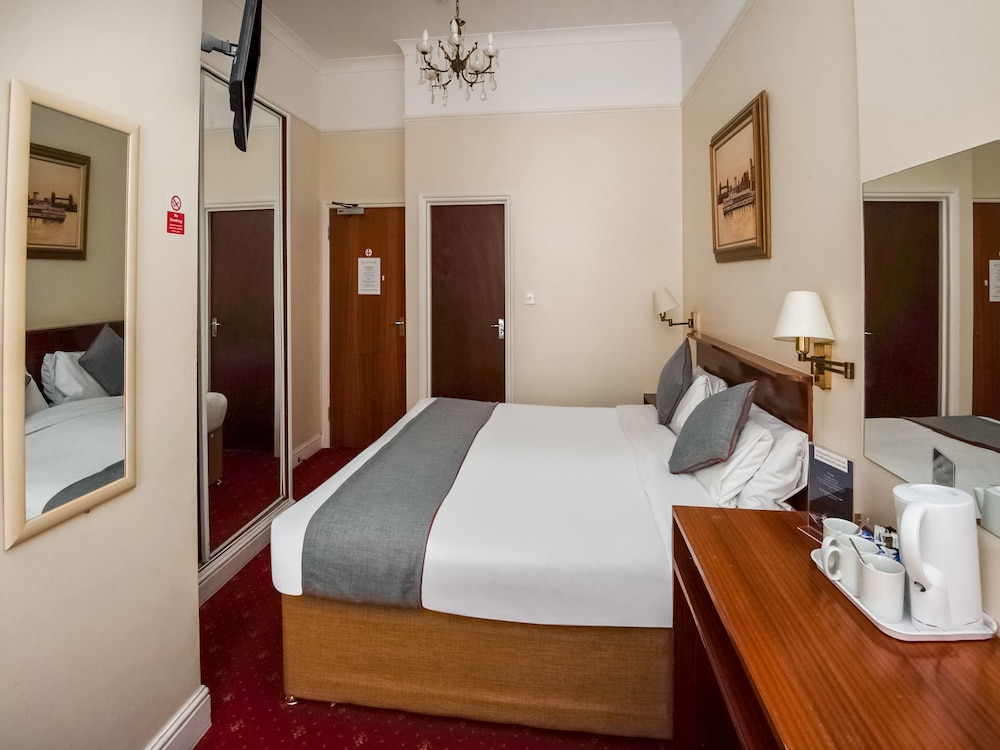 Habitación cuádruple estándar del hotel St George. Foto 1