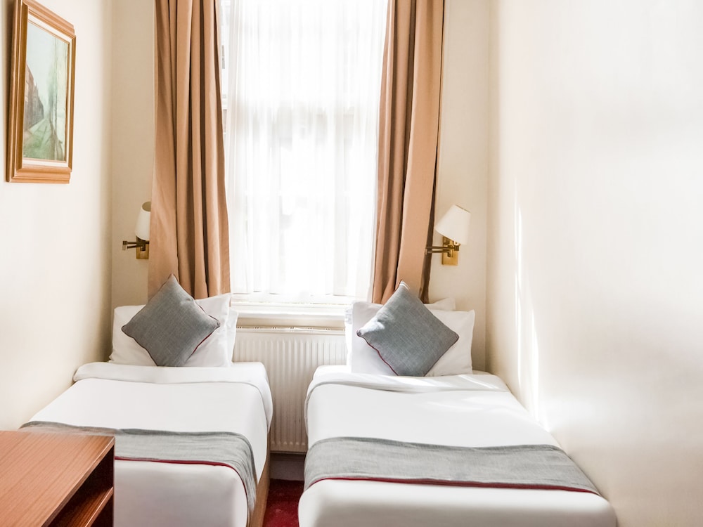 Habitación cuádruple estándar del hotel St George. Foto 2