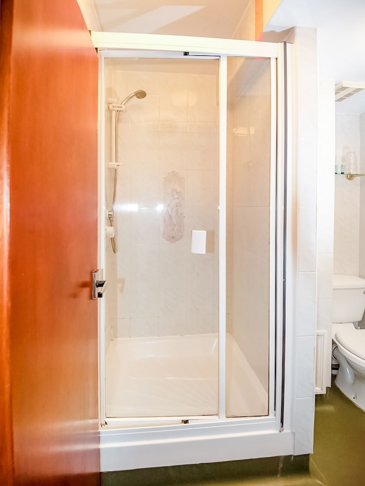 Habitación cuádruple estándar del hotel St George. Foto 10