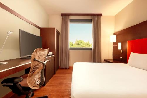 Habitación Clásica con cama extragrande del hotel Zeus Essence Dolce by Wyndham Milan Malpensa