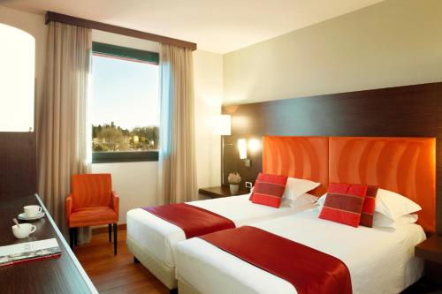 Habitación Doble Clásica - 2 camas del hotel Zeus Essence Dolce by Wyndham Milan Malpensa. Foto 1