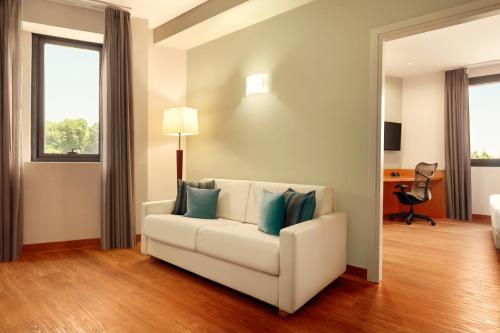 Suite del hotel Zeus Essence Dolce by Wyndham Milan Malpensa. Foto 7