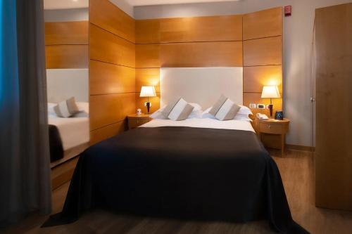 Suite Junior del hotel Zeus Essence Dolce by Wyndham Milan Malpensa. Foto 1