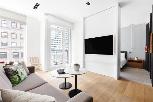 Suite de 1 dormitorio con balcón del hotel Andaz 5th Avenue