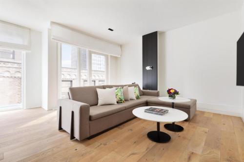 Suite de 1 dormitorio con balcón del hotel Andaz 5th Avenue. Foto 5