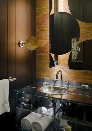 Habitación Deluxe con cama extragrande del hotel Andaz 5th Avenue. Foto 9