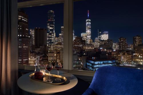 Estudio Rinconero con vistas al perfil urbano - Cama extragrande del hotel ModernHaus SoHo. Foto 7