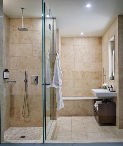 Estudio Esquinero adaptado para personas con discapacidad - 1 cama grande del hotel ModernHaus SoHo. Foto 4