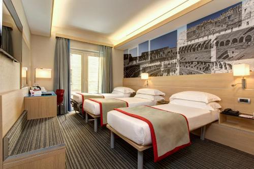 Habitación Triple del hotel iQ Hotel Roma. Foto 1