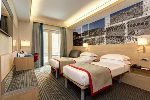 Habitación Triple del hotel iQ Hotel Roma. Foto 4