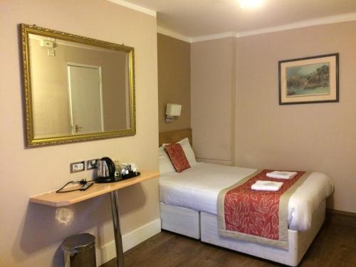 Triple con baño del hotel The Grapevine