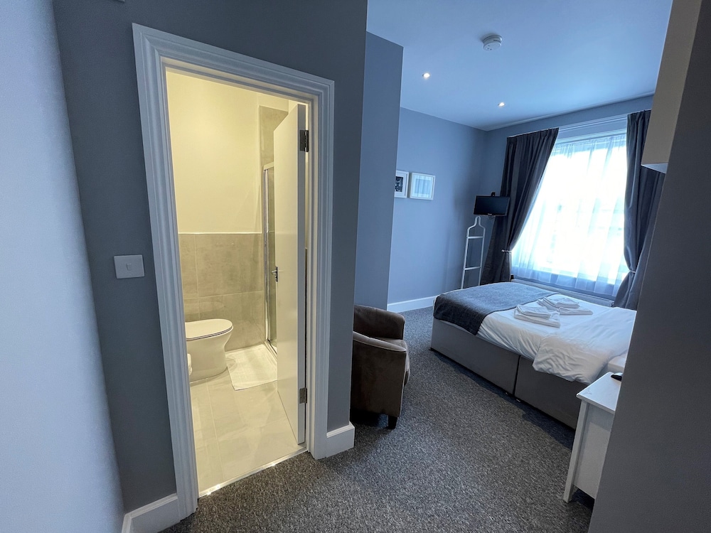 Habitación doble superior, baño privado del hotel Ravna Gora. Foto 4