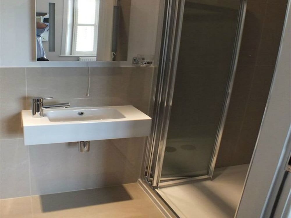 Habitación doble superior, baño privado del hotel Ravna Gora. Foto 5