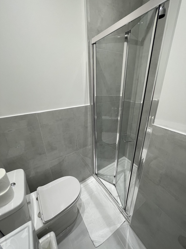 Habitación doble superior, baño privado del hotel Ravna Gora. Foto 6