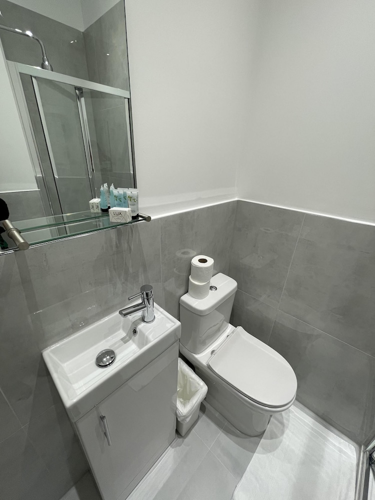 Habitación doble superior, baño privado del hotel Ravna Gora. Foto 7
