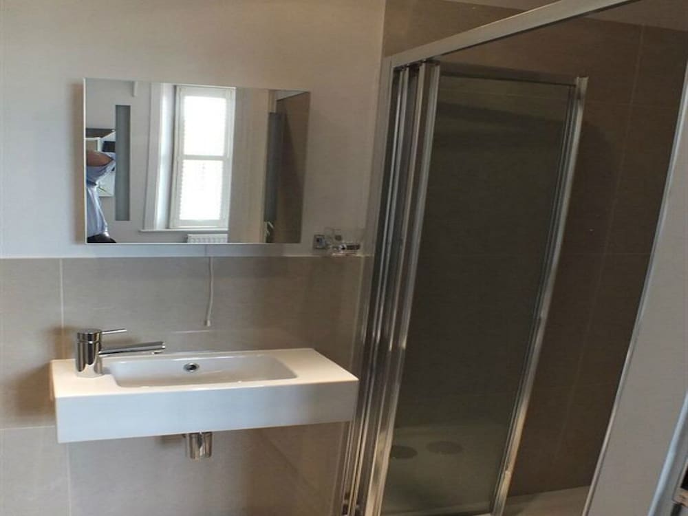 Habitación individual superior, baño privado del hotel Ravna Gora. Foto 3