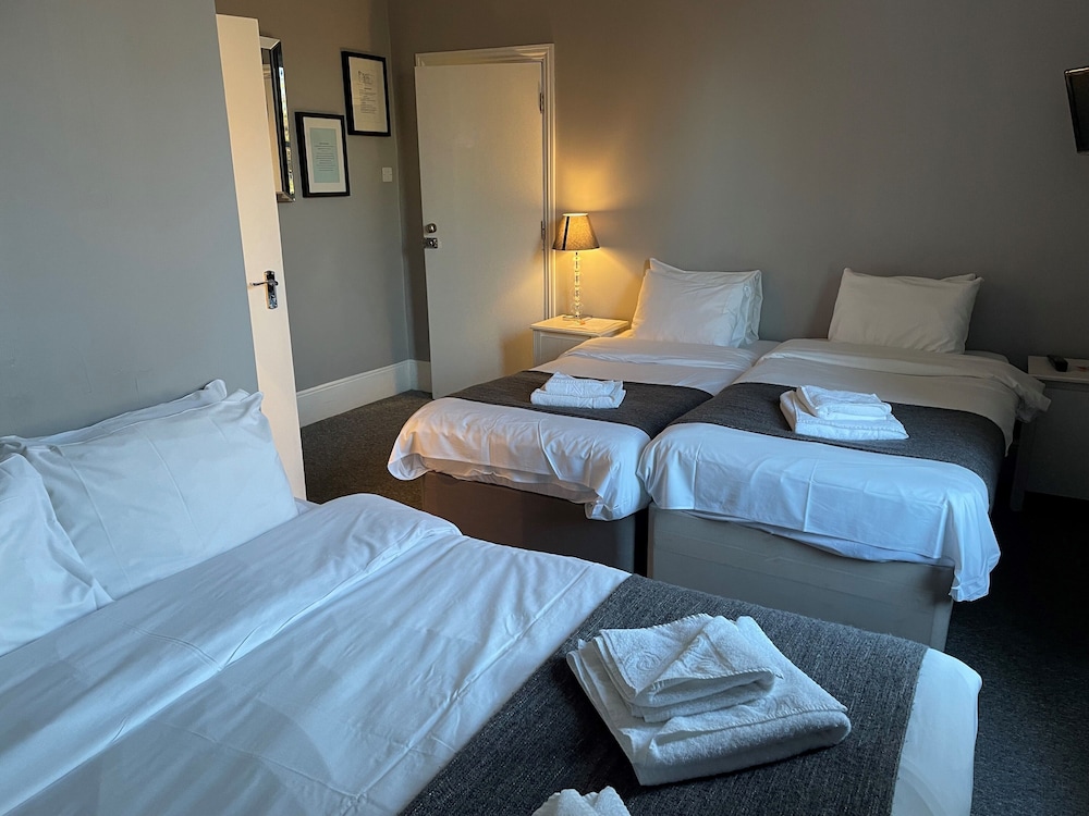 Habitación cuádruple, baño privado del hotel Ravna Gora